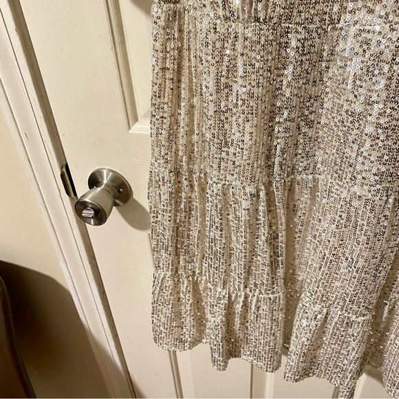 Xtraordinary Champagne Silver Sequined Tiered Mini Dress Size M - Picture 6 of 9